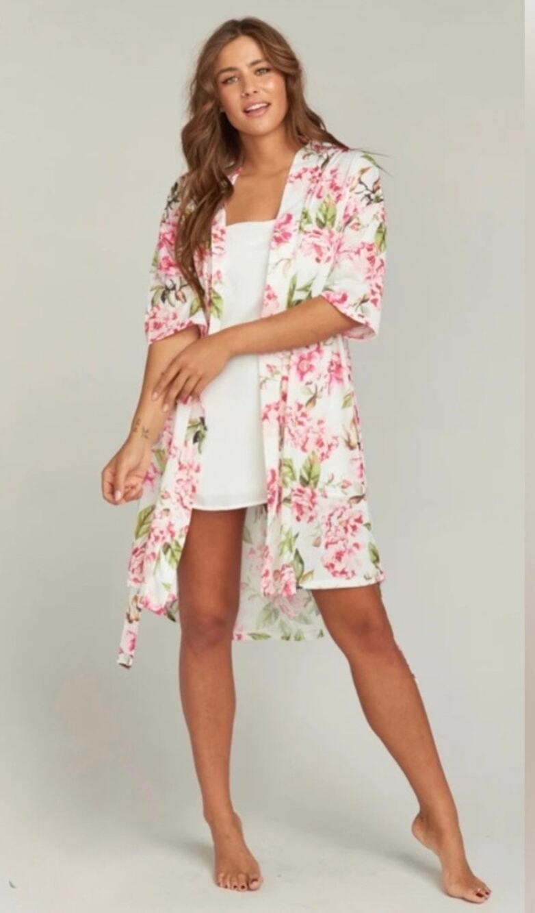 Show me your MuMu NWOT Brie Floral Robe One Size